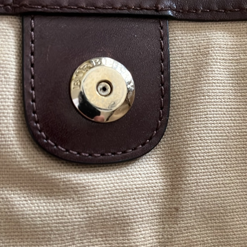 Burberry Green and White Tote Bag - Picture 5 of 10